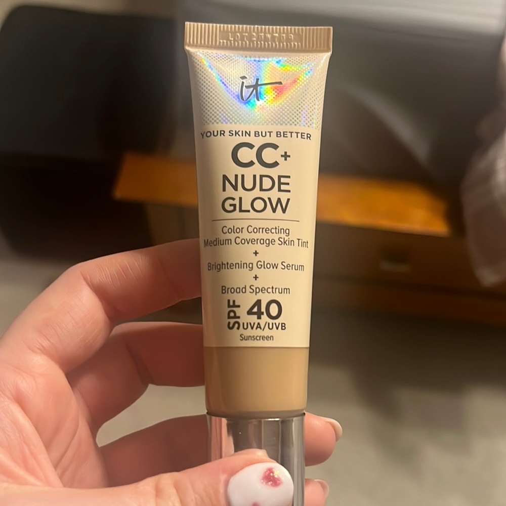 It cosmetics cc glow nude skin tint